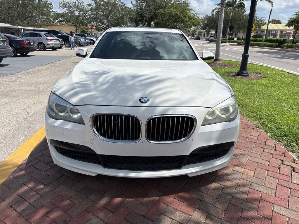 2013 BMW 7 Series Image 2