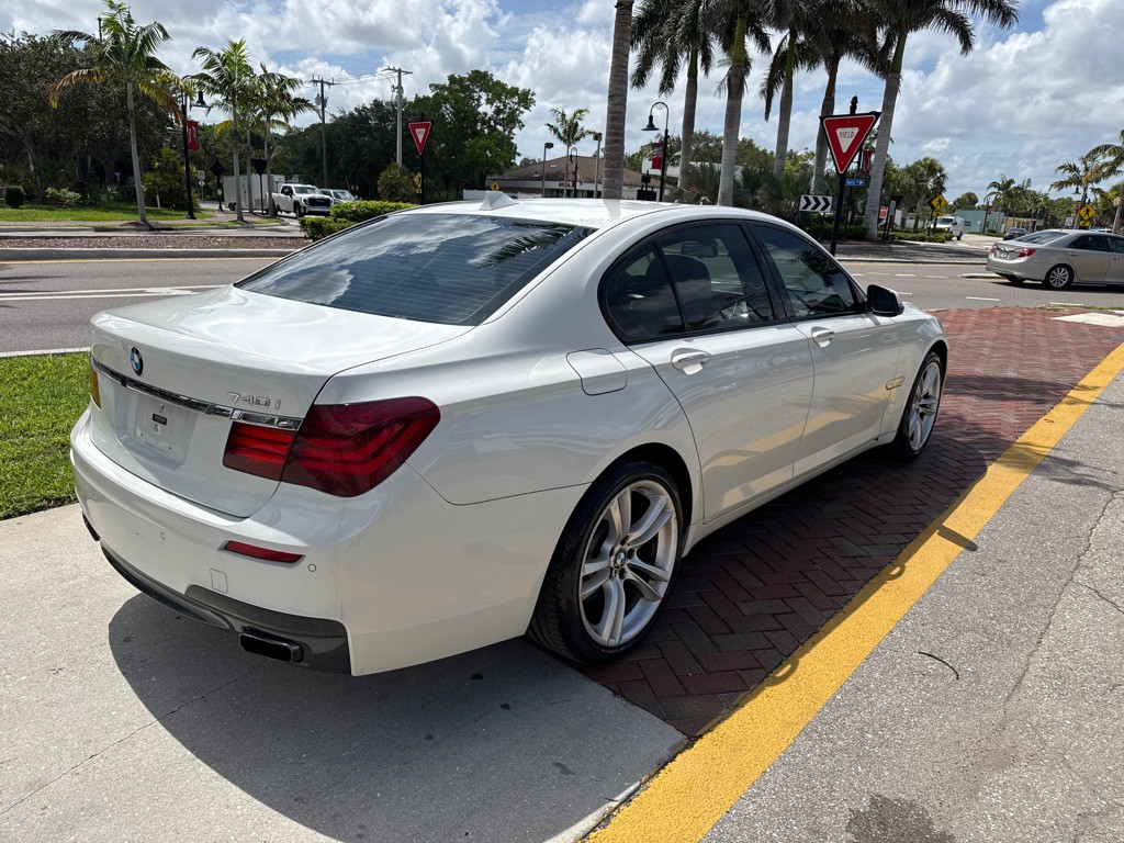 2013 BMW 7 Series Image 4