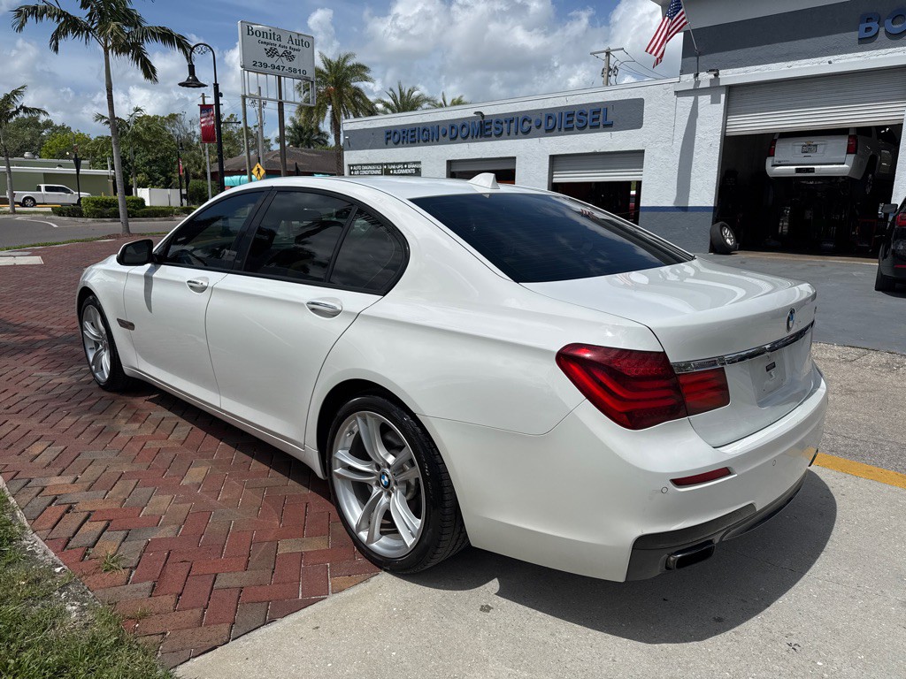 2013 BMW 7 Series Image 5