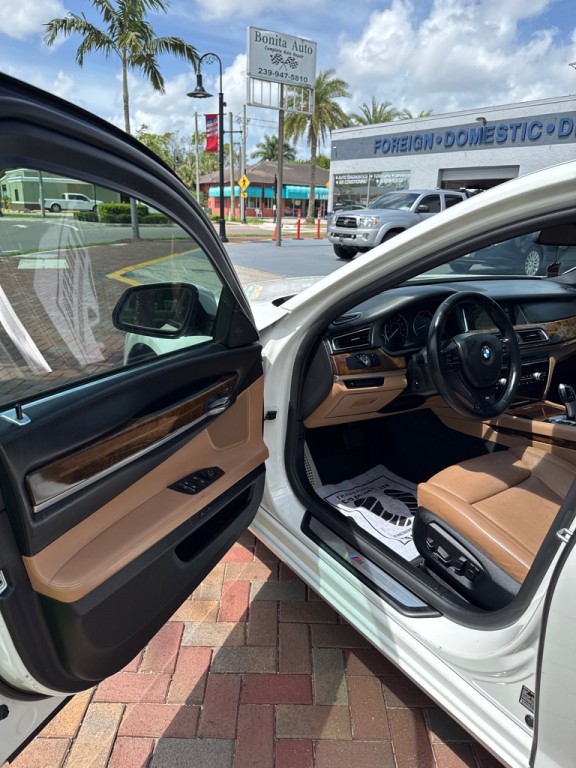2013 BMW 7 Series Image 6