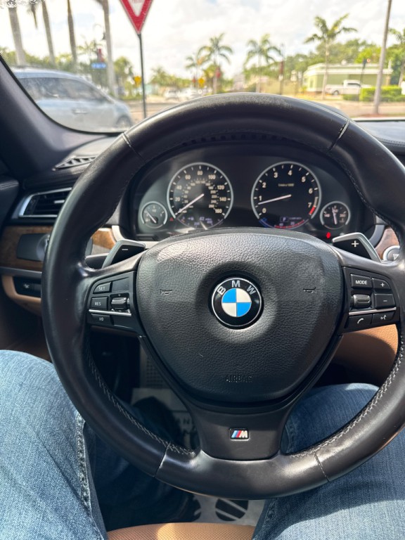 2013 BMW 7 Series Image 8