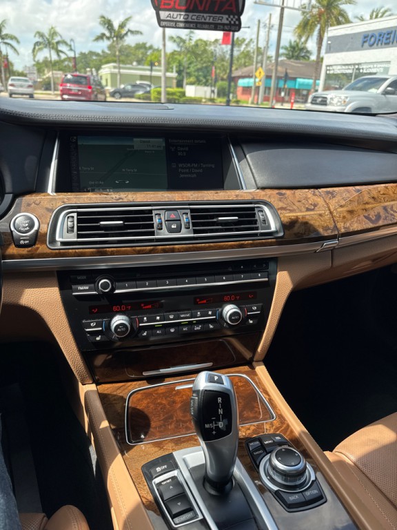 2013 BMW 7 Series Image 10
