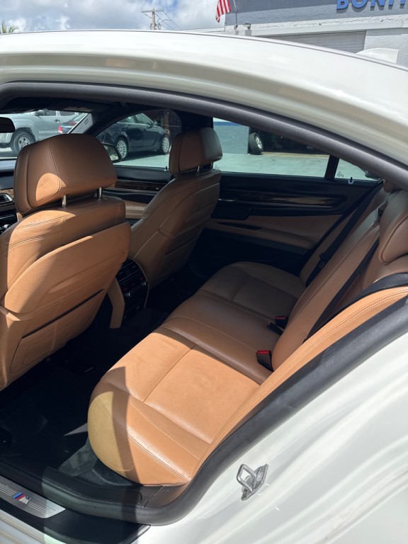 2013 BMW 7 Series Image 13