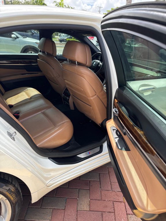 2013 BMW 7 Series Image 15