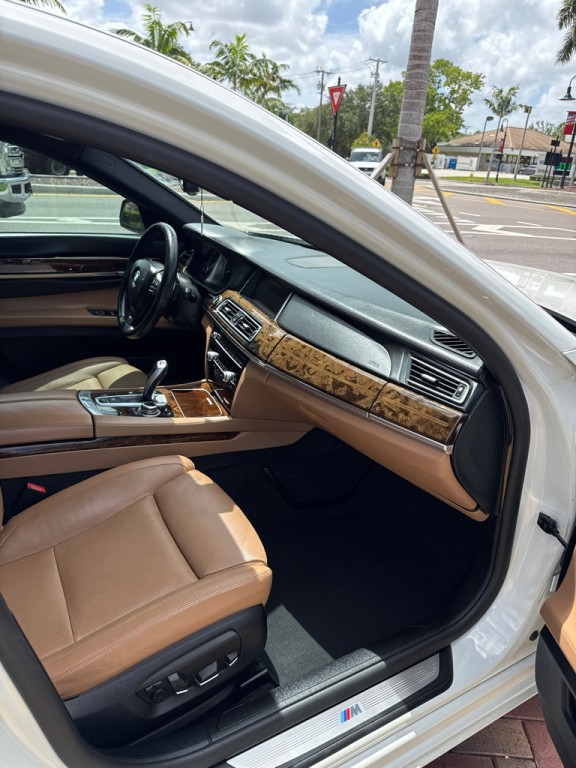 2013 BMW 7 Series Image 20