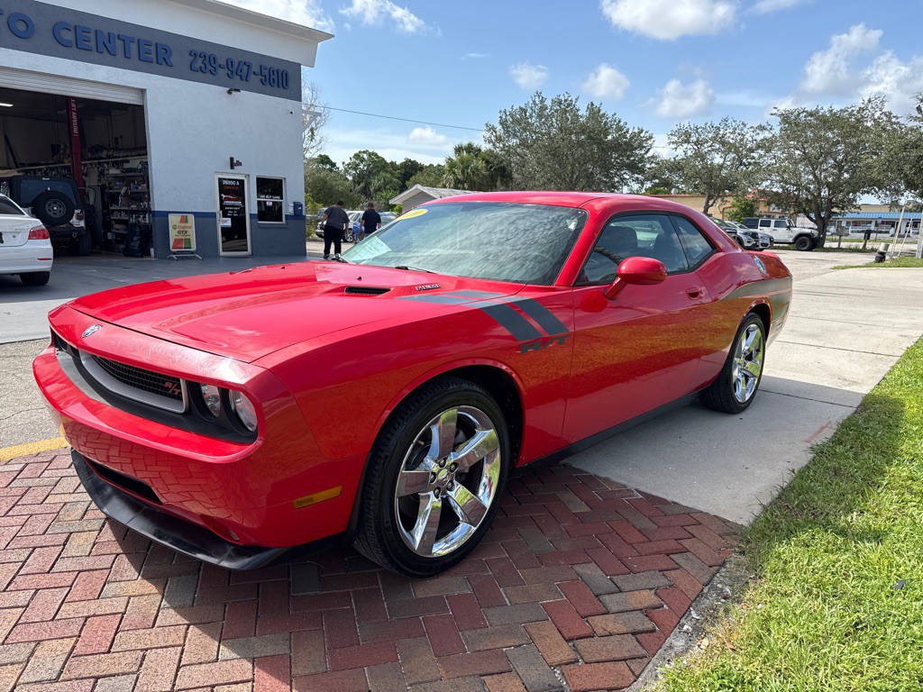 2010 Dodge Challenger Image 1