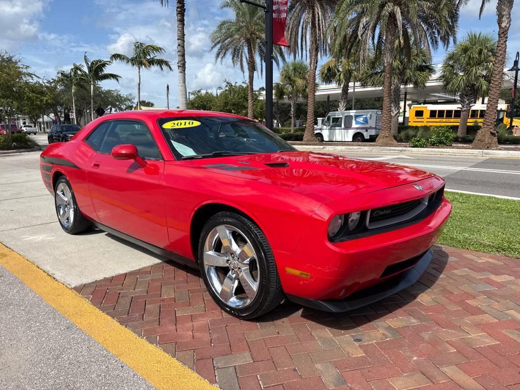 2010 Dodge Challenger Image 2