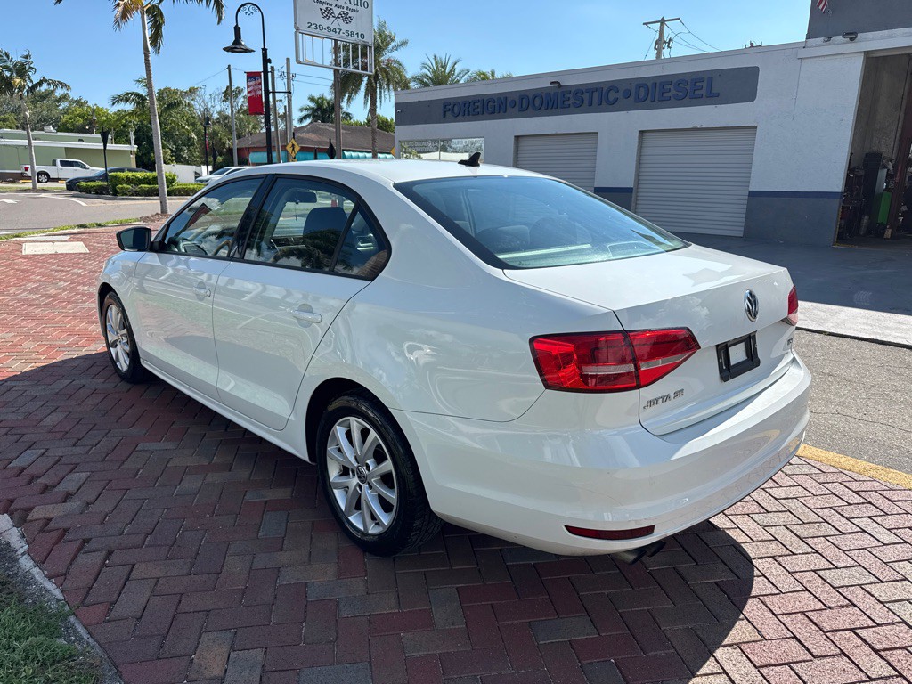 2015 Volkswagen Jetta Image 4