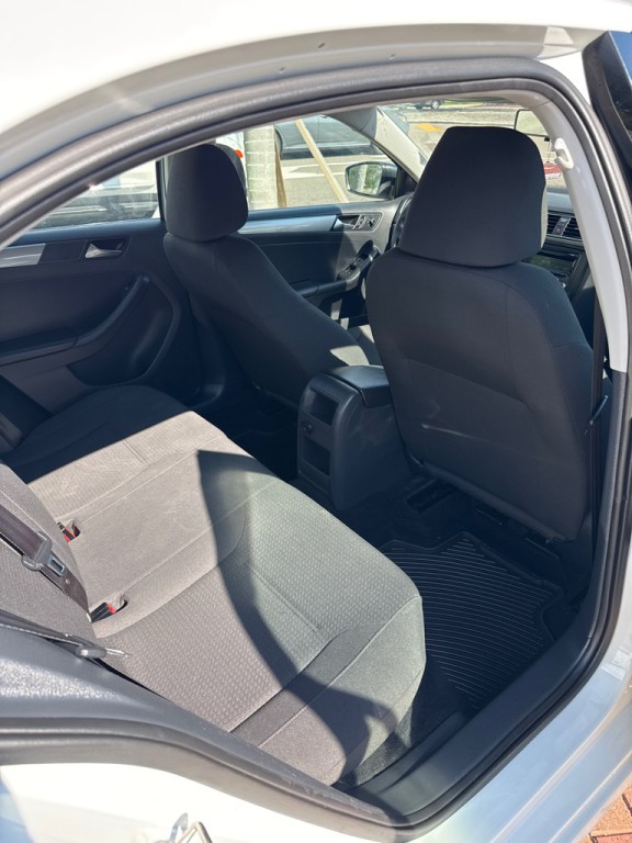 2015 Volkswagen Jetta Image 14