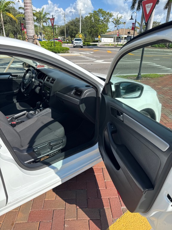 2015 Volkswagen Jetta Image 16