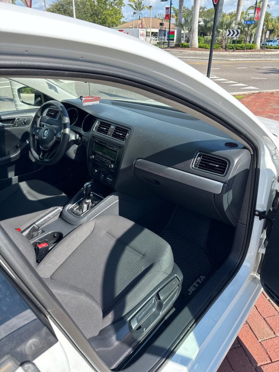 2015 Volkswagen Jetta Image 17