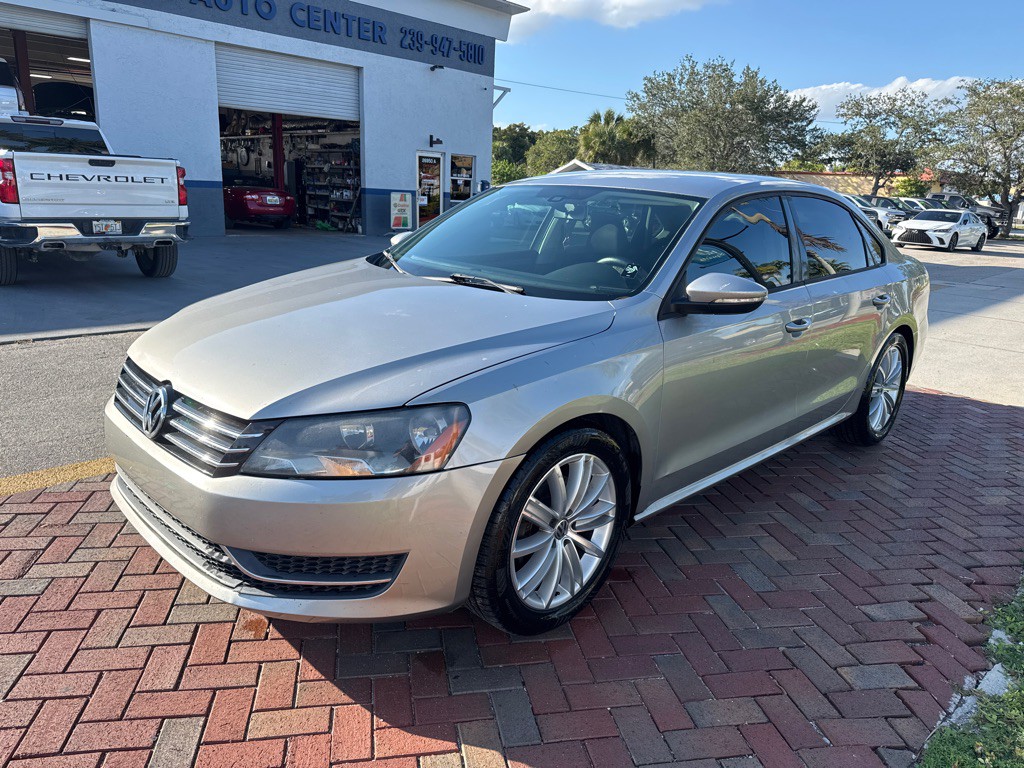 2012 Volkswagen Passat Image 1