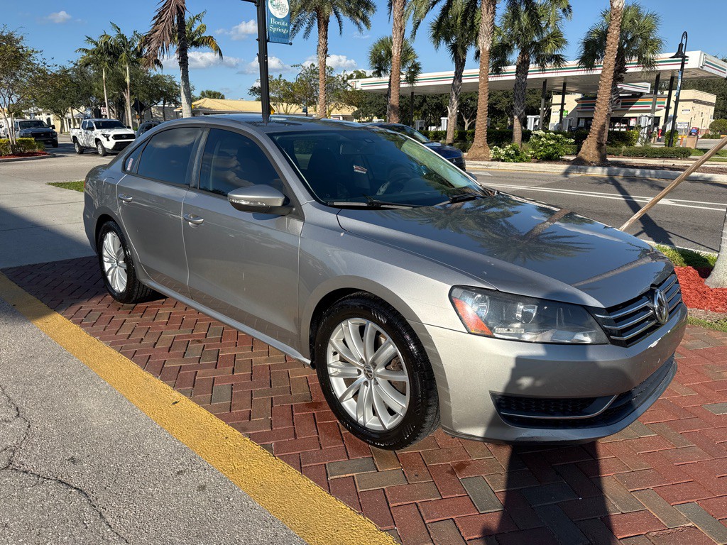 2012 Volkswagen Passat Image 2