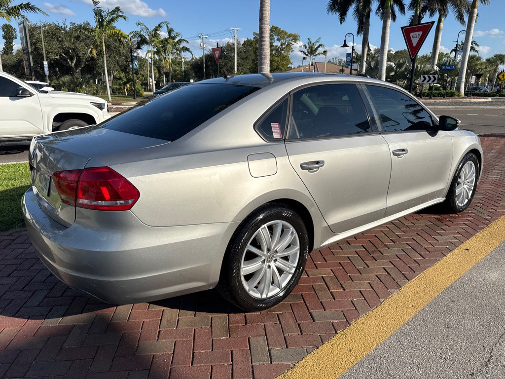 2012 Volkswagen Passat Image 3