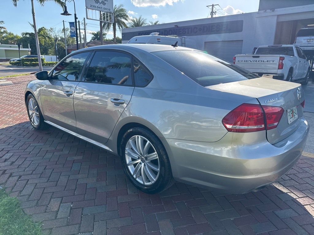 2012 Volkswagen Passat Image 4
