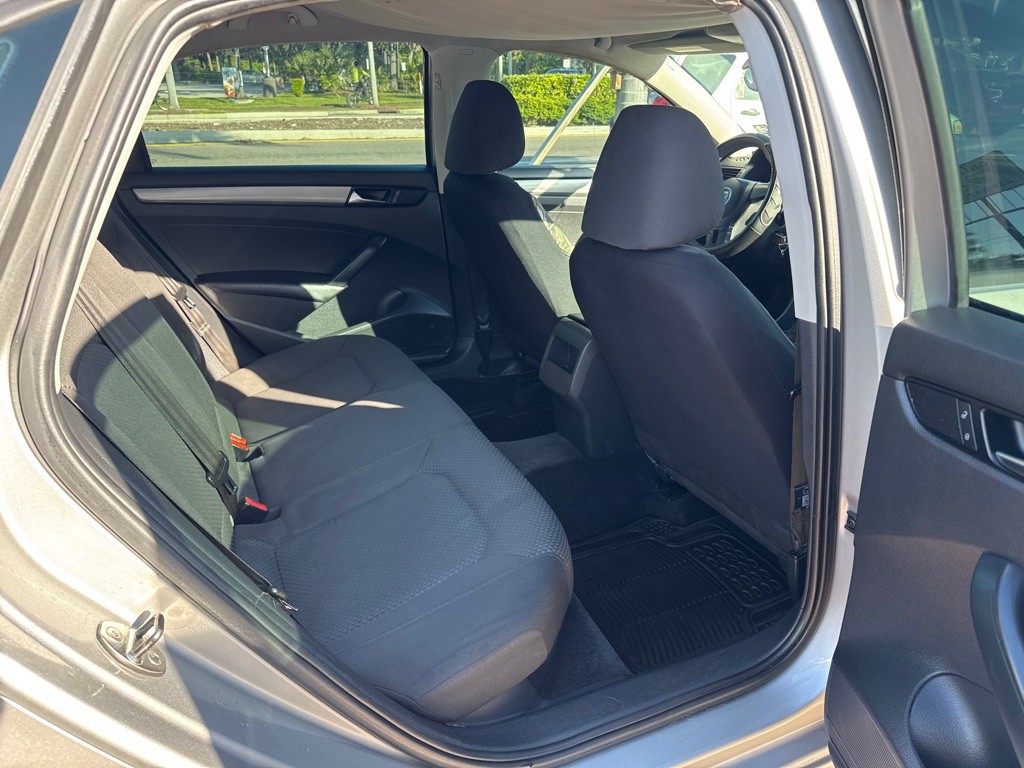 2012 Volkswagen Passat Image 12