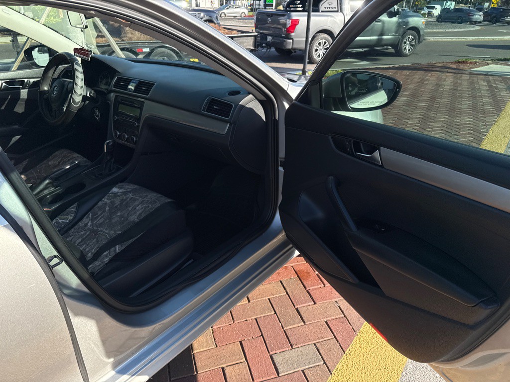 2012 Volkswagen Passat Image 14