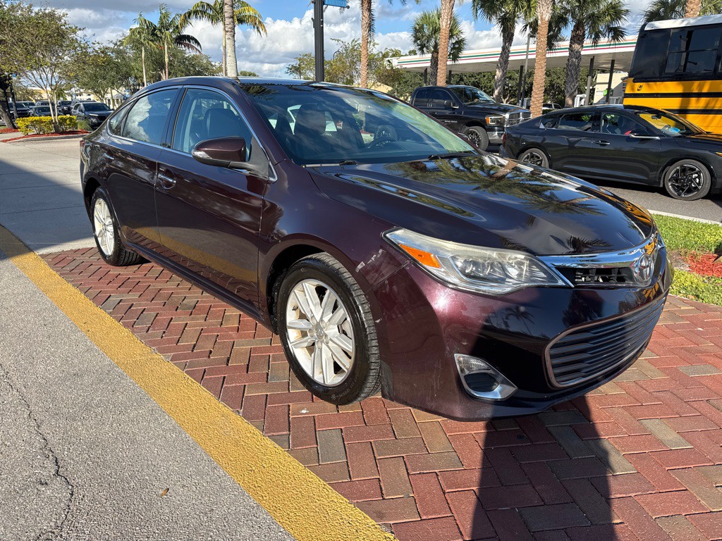 2013 Toyota Avalon Image 2