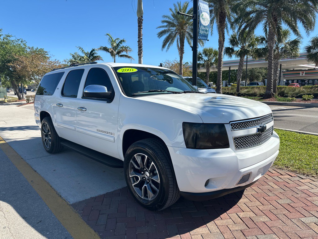 2007 Chevrolet Suburban Image 2