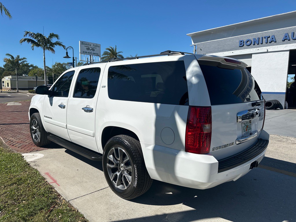 2007 Chevrolet Suburban Image 4