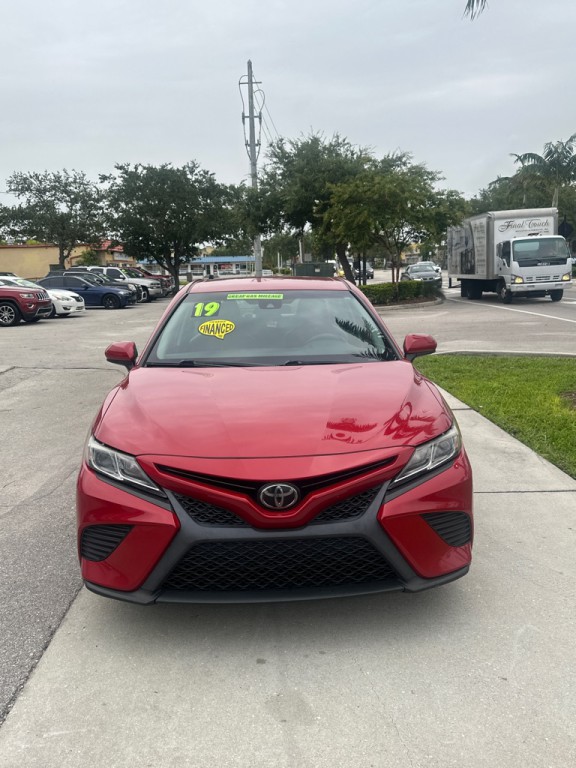 2019 Toyota Camry Image 2