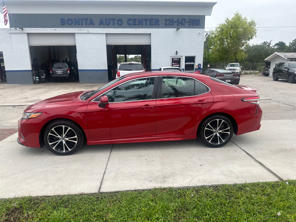2019 Toyota Camry Image 3