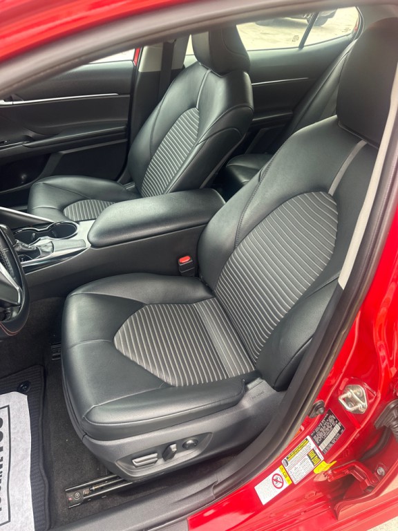 2019 Toyota Camry Image 10