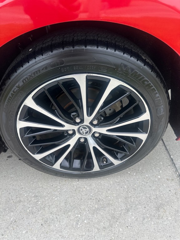 2019 Toyota Camry Image 15