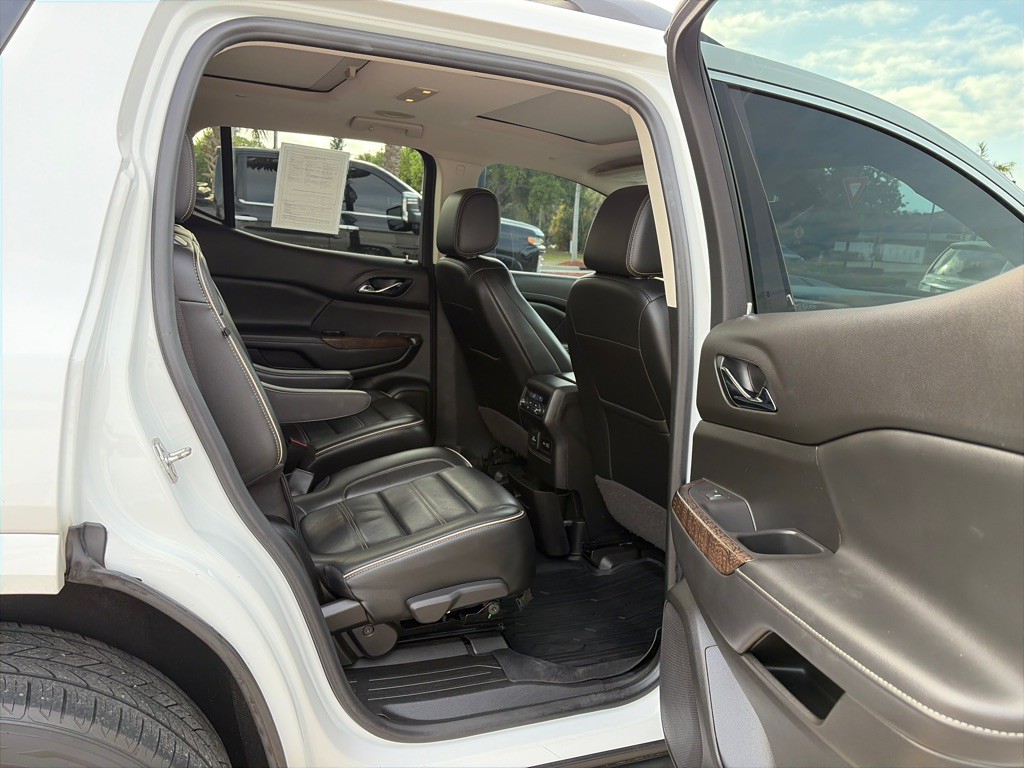 2021 GMC Acadia Image 8