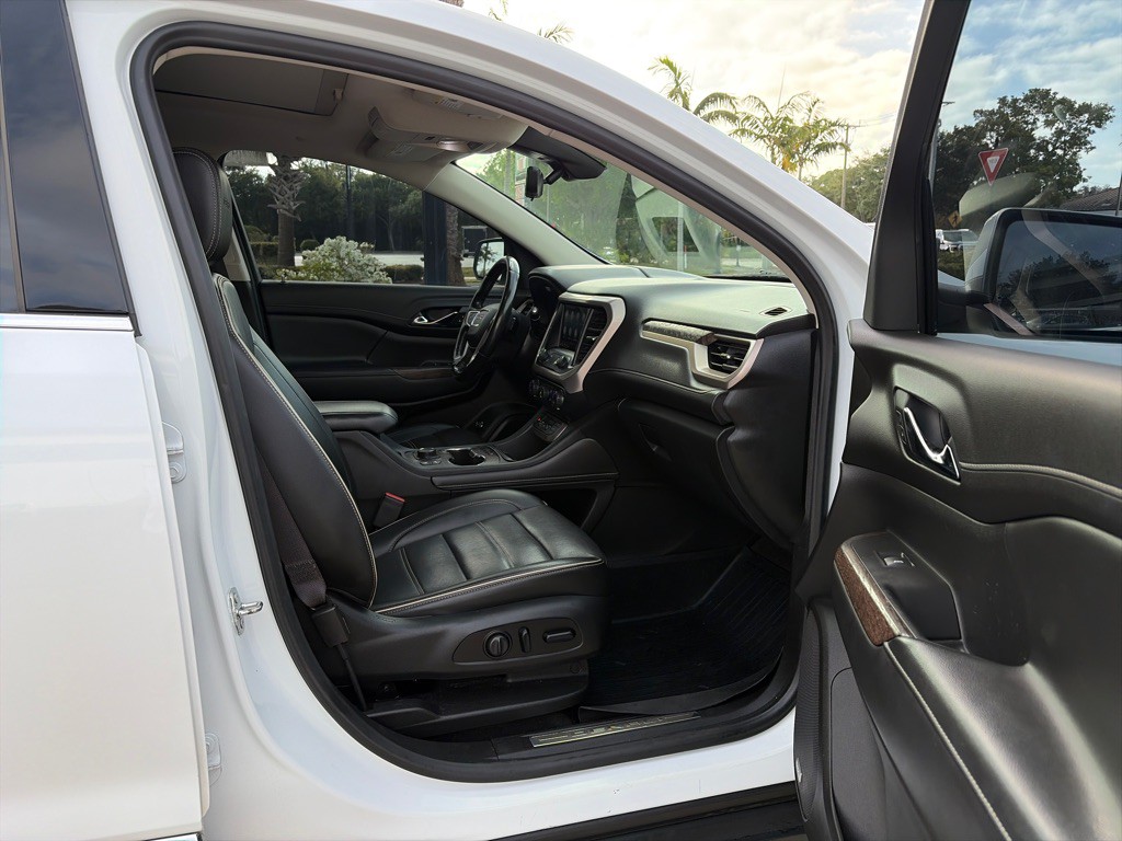 2021 GMC Acadia Image 10
