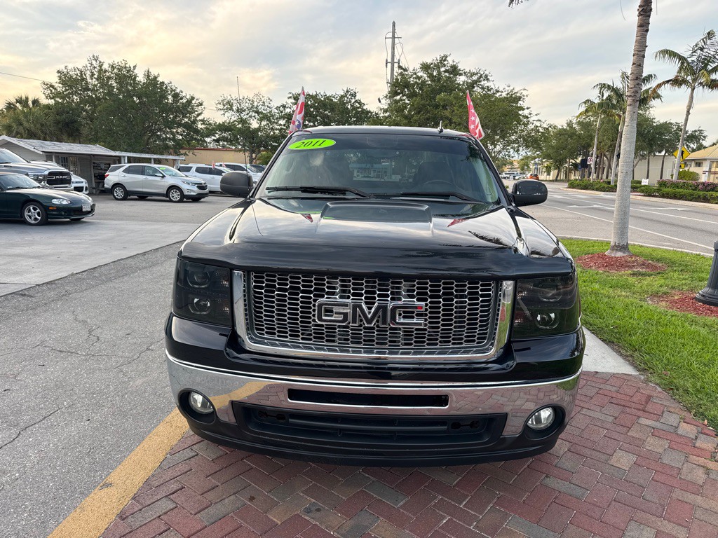 2011 GMC Sierra Image 2