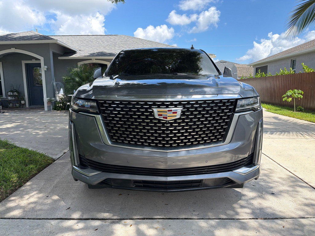 2021 Cadillac Escalade Image 2