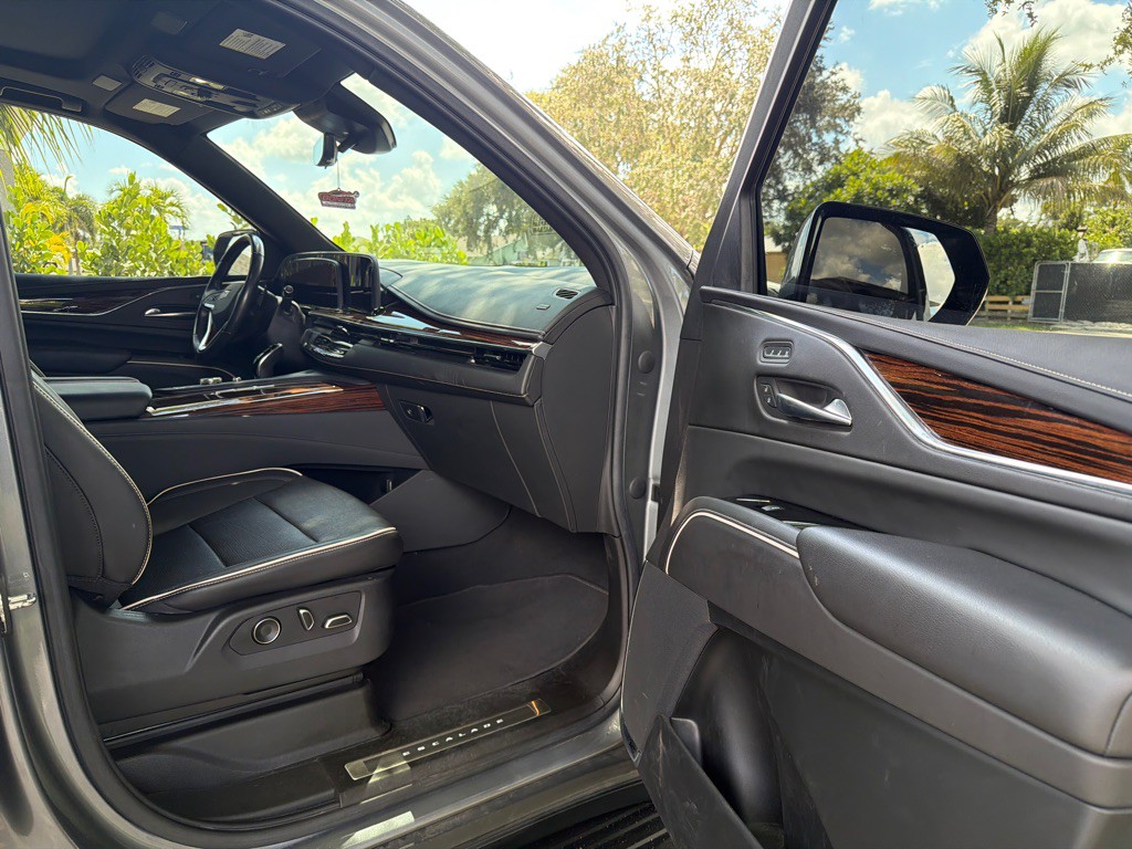 2021 Cadillac Escalade Image 9