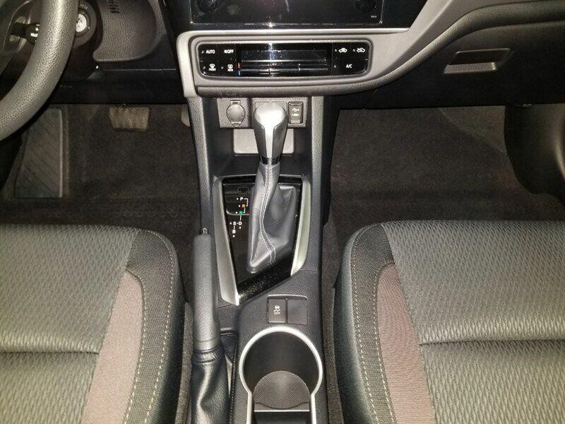 2018 Toyota Corolla Image 16