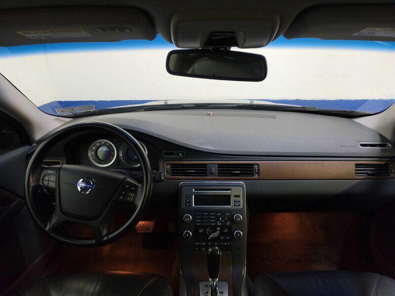 2011 Volvo XC70 Image 6