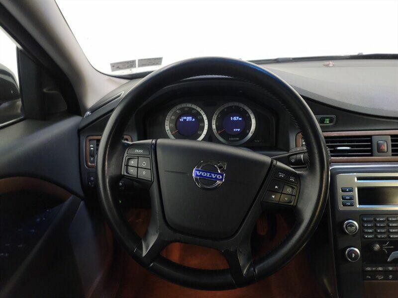 2011 Volvo XC70 Image 8