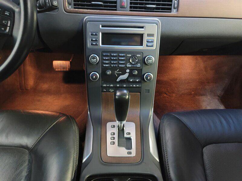 2011 Volvo XC70 Image 10