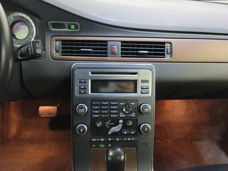 2011 Volvo XC70 Image 11