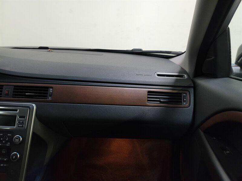 2011 Volvo XC70 Image 20