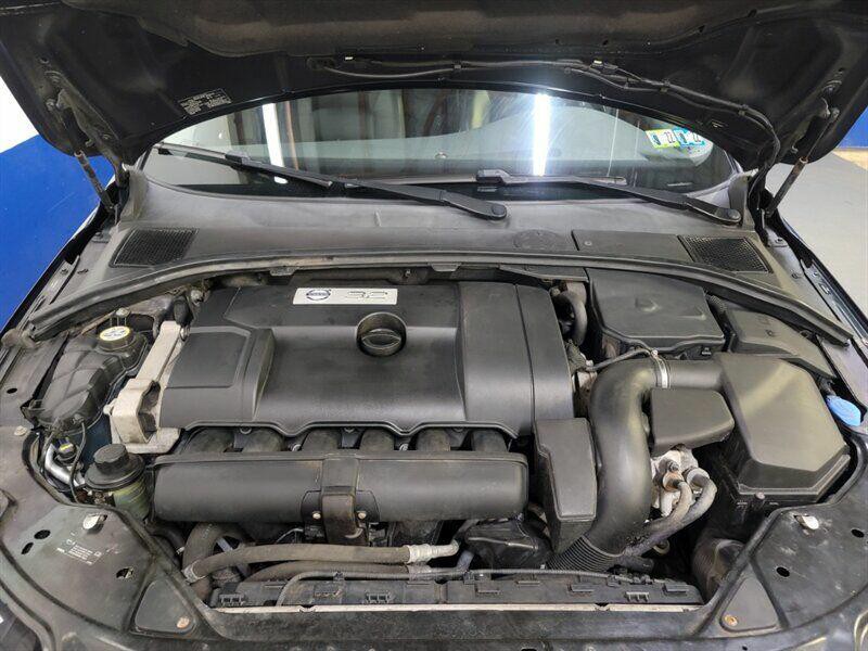2011 Volvo XC70 Image 25