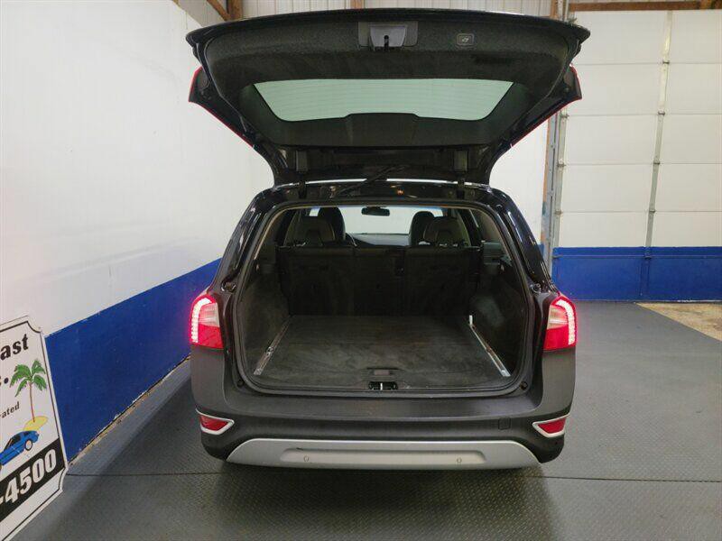 2011 Volvo XC70 Image 28
