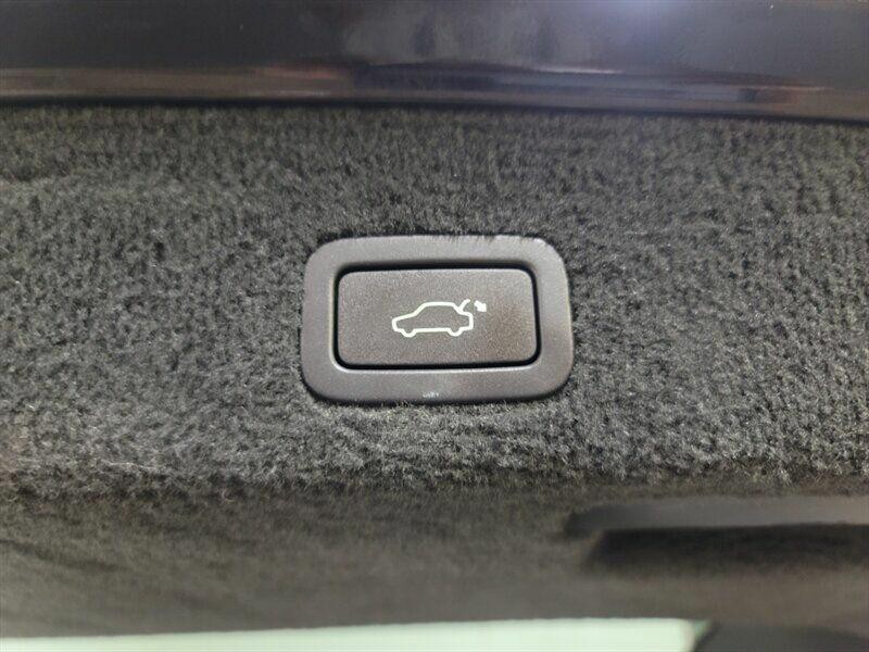2011 Volvo XC70 Image 30