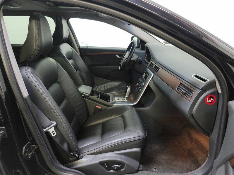 2011 Volvo XC70 Image 35