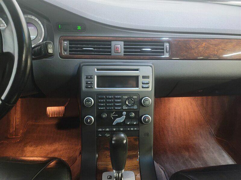 2009 Volvo XC70 Image 8