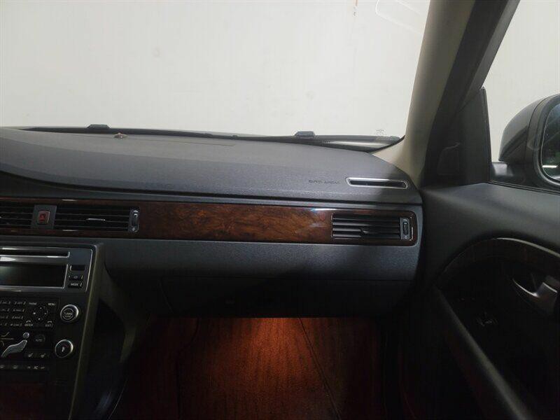2009 Volvo XC70 Image 12
