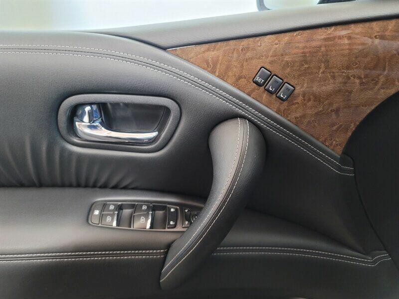 2017 INFINITI QX80 Image 6