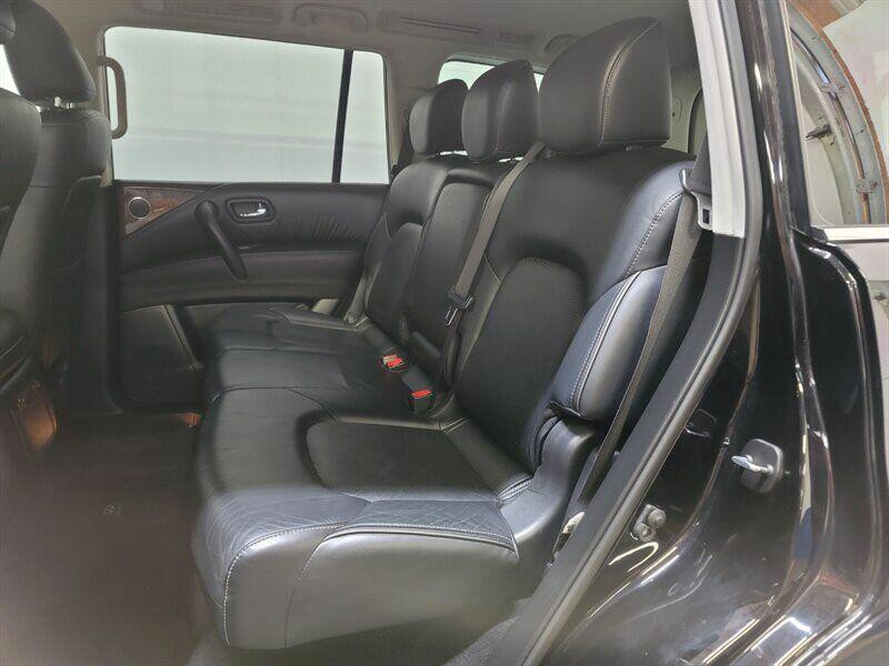 2017 INFINITI QX80 Image 7