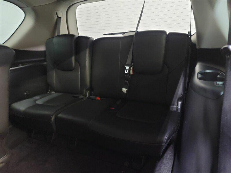 2017 INFINITI QX80 Image 9