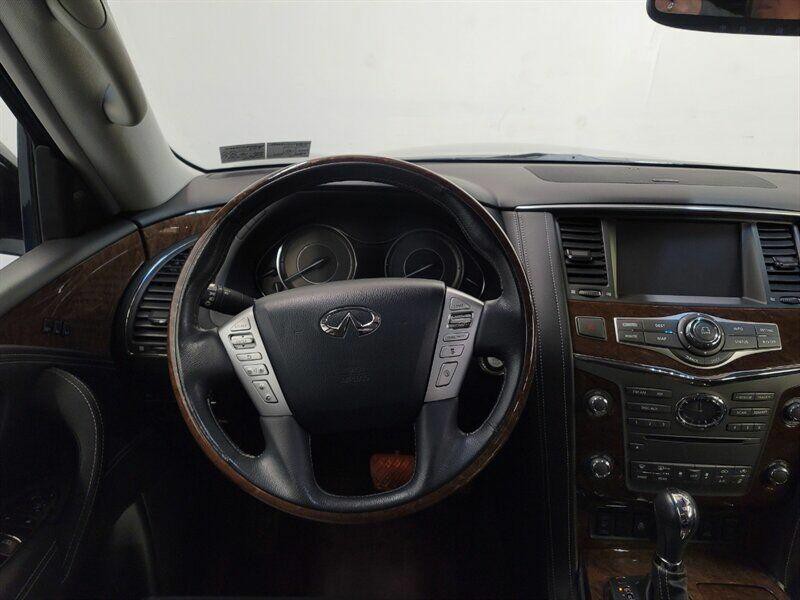 2017 INFINITI QX80 Image 10