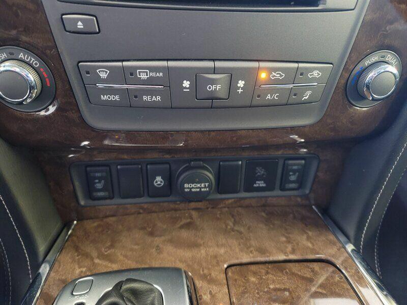 2017 INFINITI QX80 Image 15